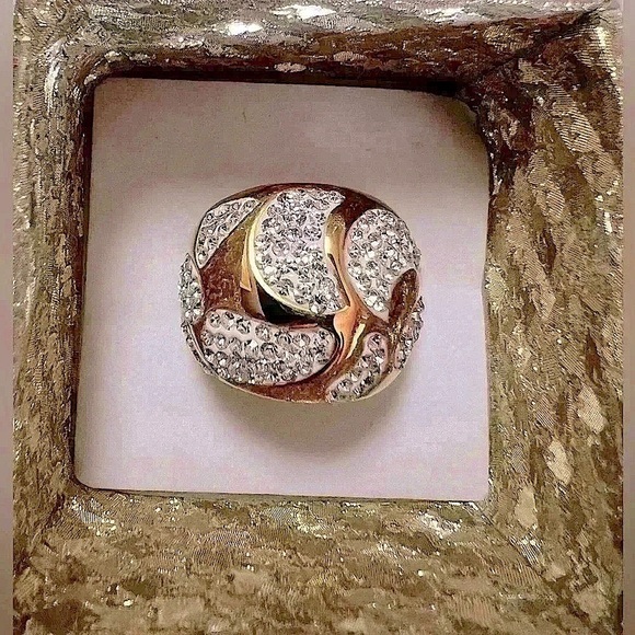 Macy’s Gold & Silver Ring - Picture 3 of 4